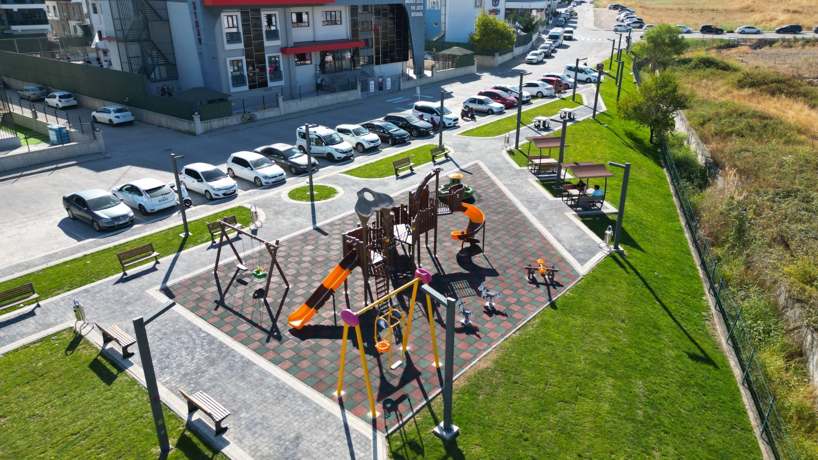 Karesi Belediyesi ilçeyi parklar ve yeşil alanlarla donatıyor