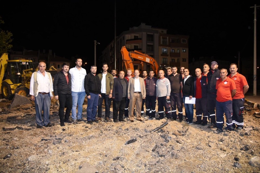 Karesi Belediyesi Şehitlik Kavşağını düzenleniyor 