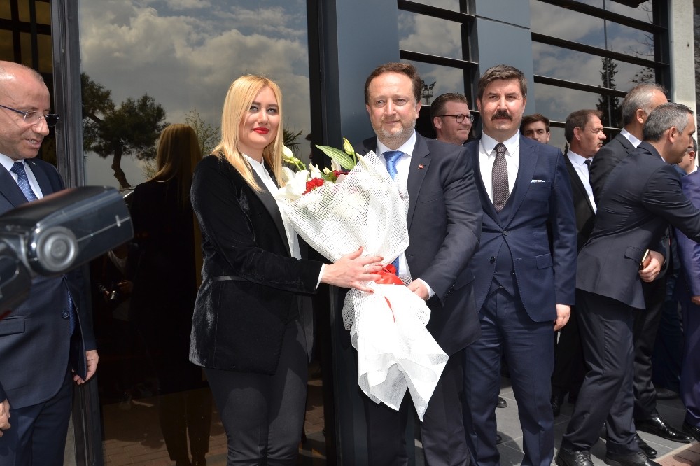 Karesi ve Altıeylül’de başkanlar göreve başladı 