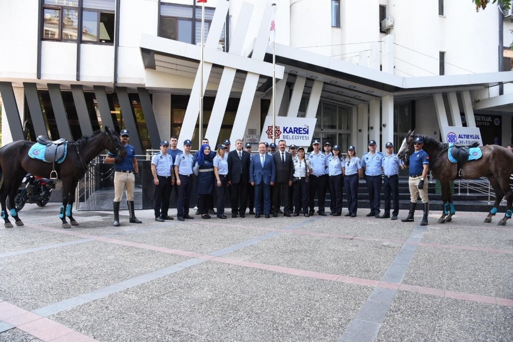 Karesi’nin atlı zabıtalarına ilgi büyük 