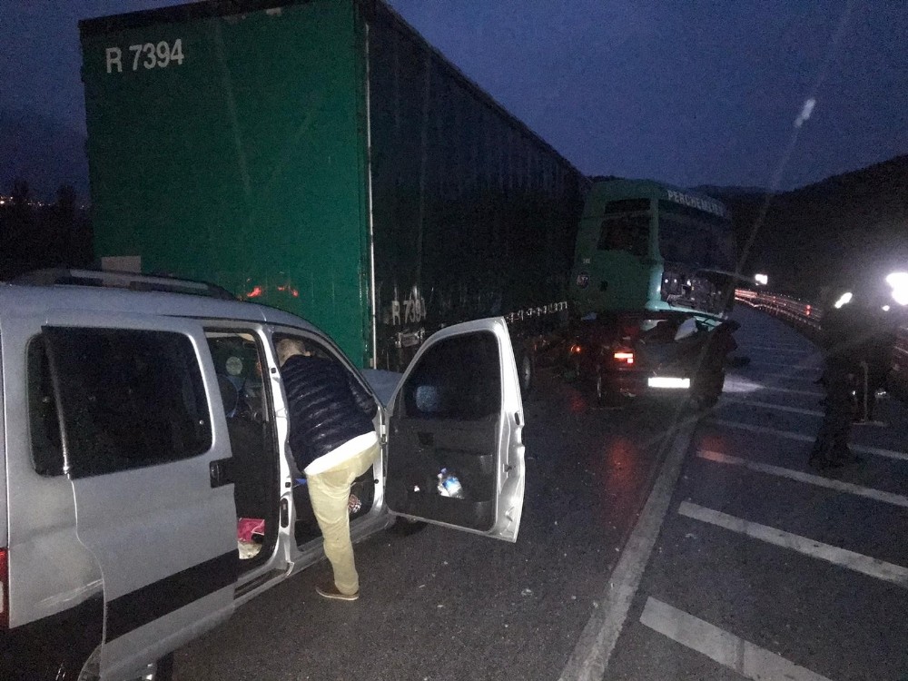 Kargı’da zincirleme trafik kazası: 2 yaralı 