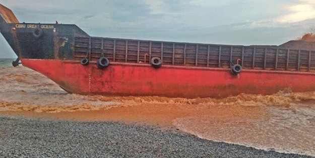 Kargo gemisi ile tarak gemisi çarpıştı