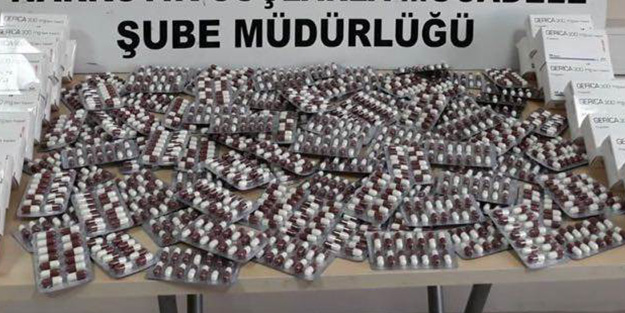 Kargo paketinden yüzlerce zehir çıktı