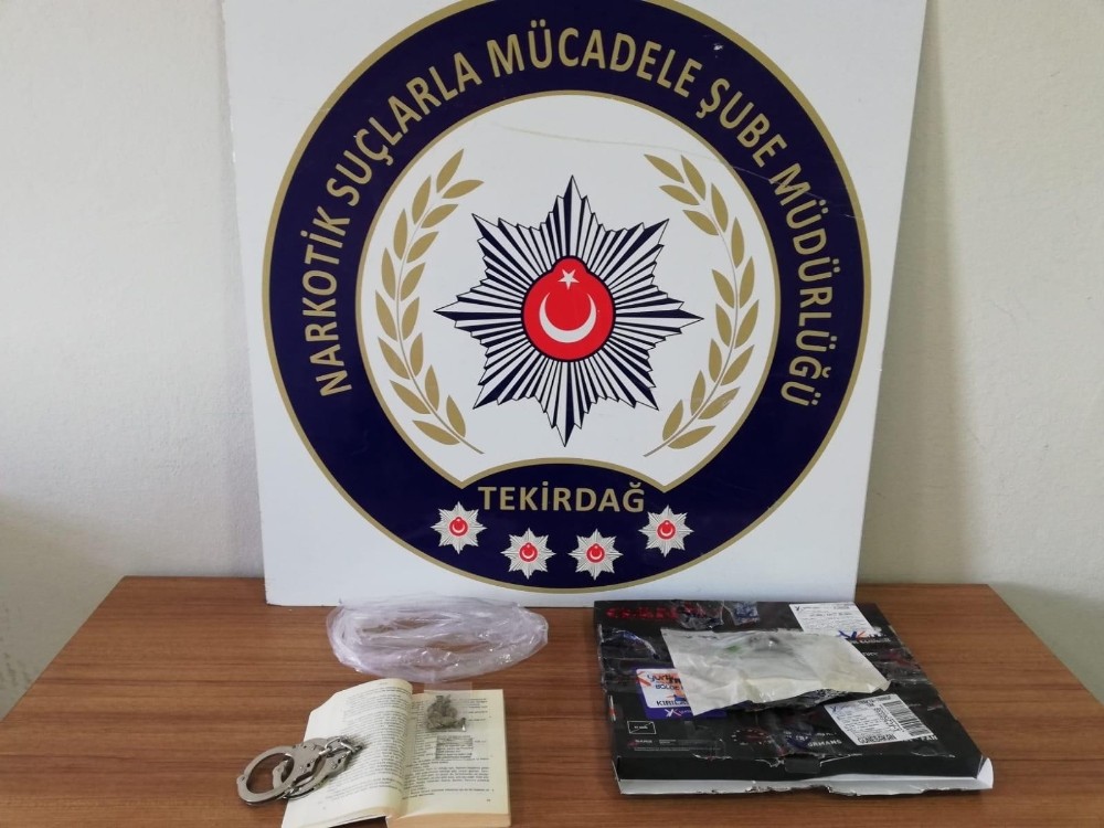 Kargodan gelen kitaptan uyuşturucu çıktı 