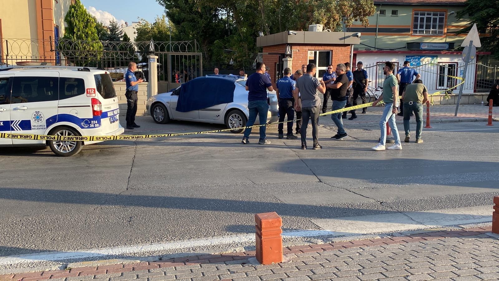 Karısını 30 bıçak darbesiyle öldürmesine oğlu şahit olmuş