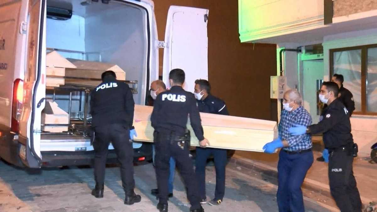 Karısını bıçakla öldürdü