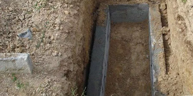 Karısının ölümüyle yıkılmıştı... Eve gittiğinde karısını karşısında görünce şoka girdi!