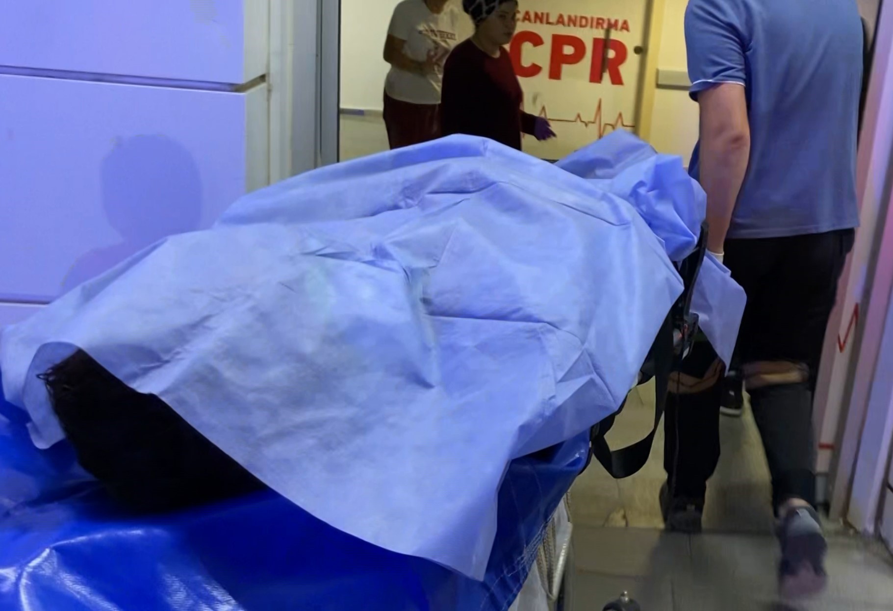 Karısıyla gönül ilişkisi olduğu iddia edilen şahsı bıçakladı