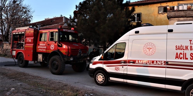 Karısıyla tartışan adam evini ateşe verdi