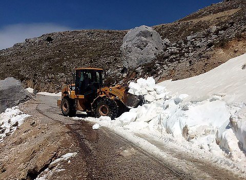 Karla kaplı Dumanlı yayla yolu ulaşıma açıldı 