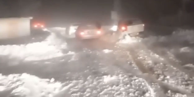 Karla mücadele ekipleri mahsur kalanları kurtardı