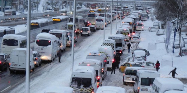 Karlı havada otomobil kullanırken en sık yapılan yanlışlar