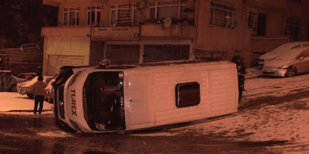 Karlı yolda kontrolü kaybetti