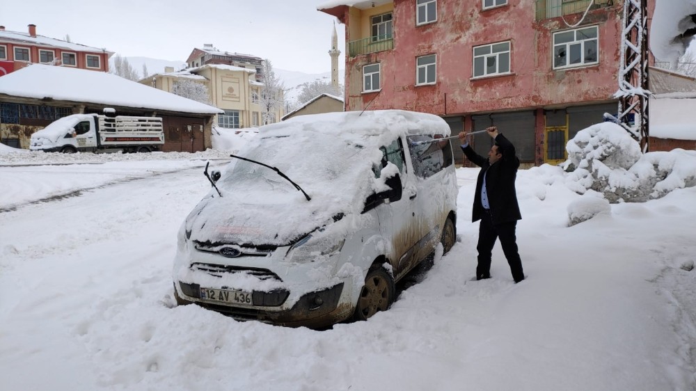 Karlıova Mart ayına da karla uyandı 