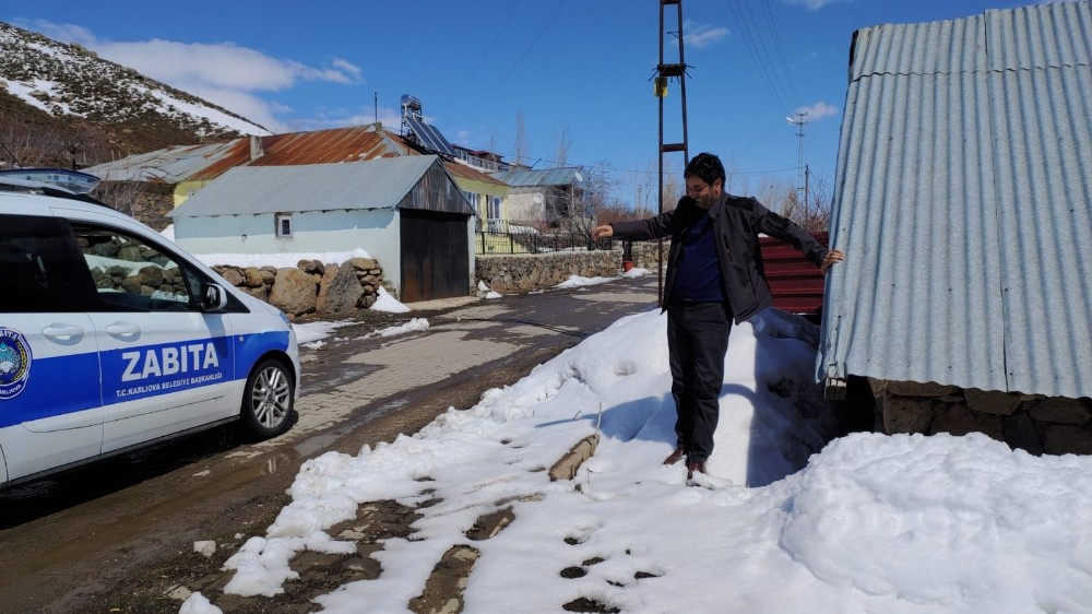 Karlıova’da Türkçe ve Kürtçe “Evde kal” uyarısı yapıldı, dengbej dinletildi 