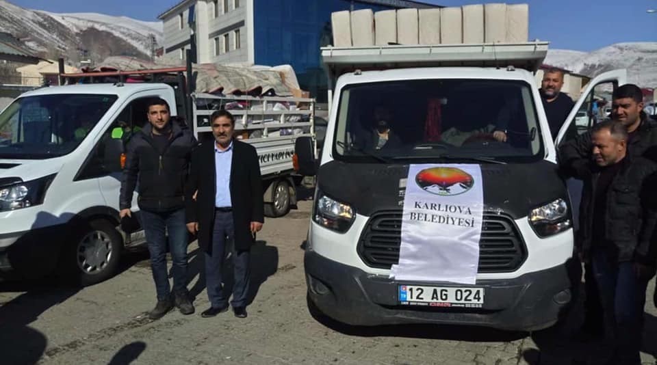 Karlıova’dan depremzedelere yardım 
