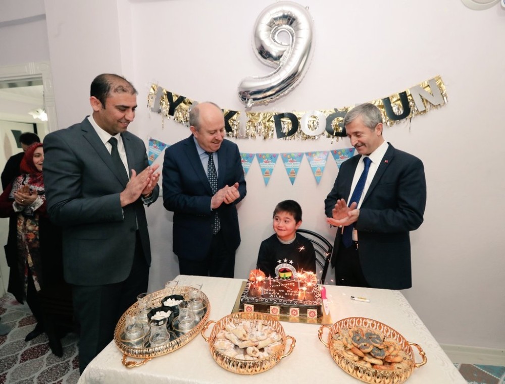 Karnesini doğum gününde aldı 