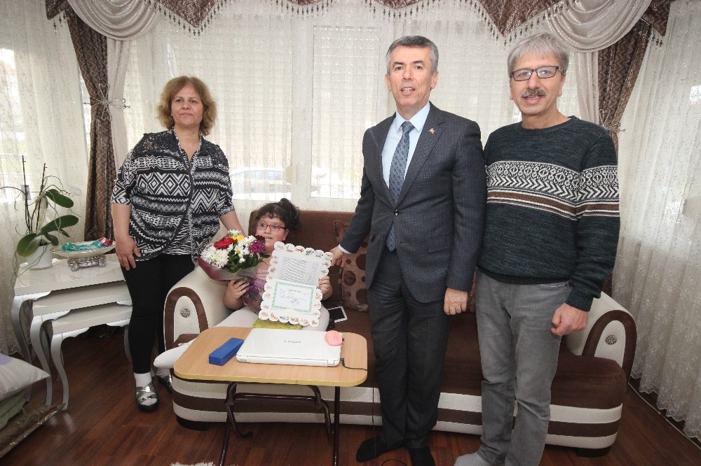 Karnesini kaymakam getirdi 
