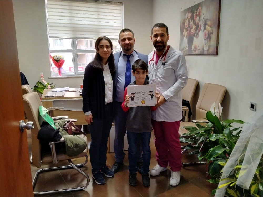 Karnesiyle doktoruna koştu 