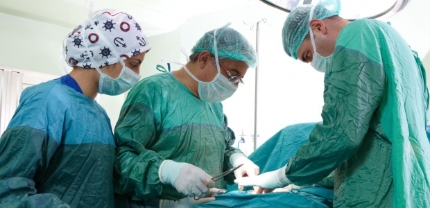 Karnında unutulan gazlı bez 5 ay sonra alındı