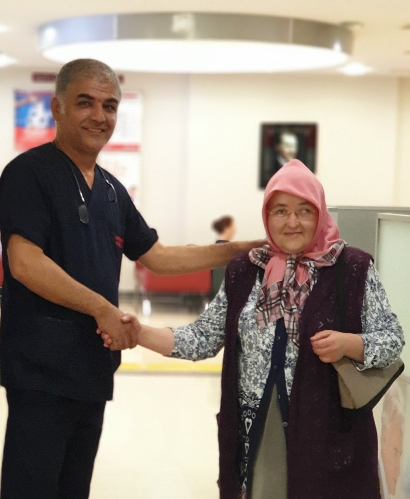 Karnındaki 40 cm’lik fıtıktan 2 saatte kurtuldu 