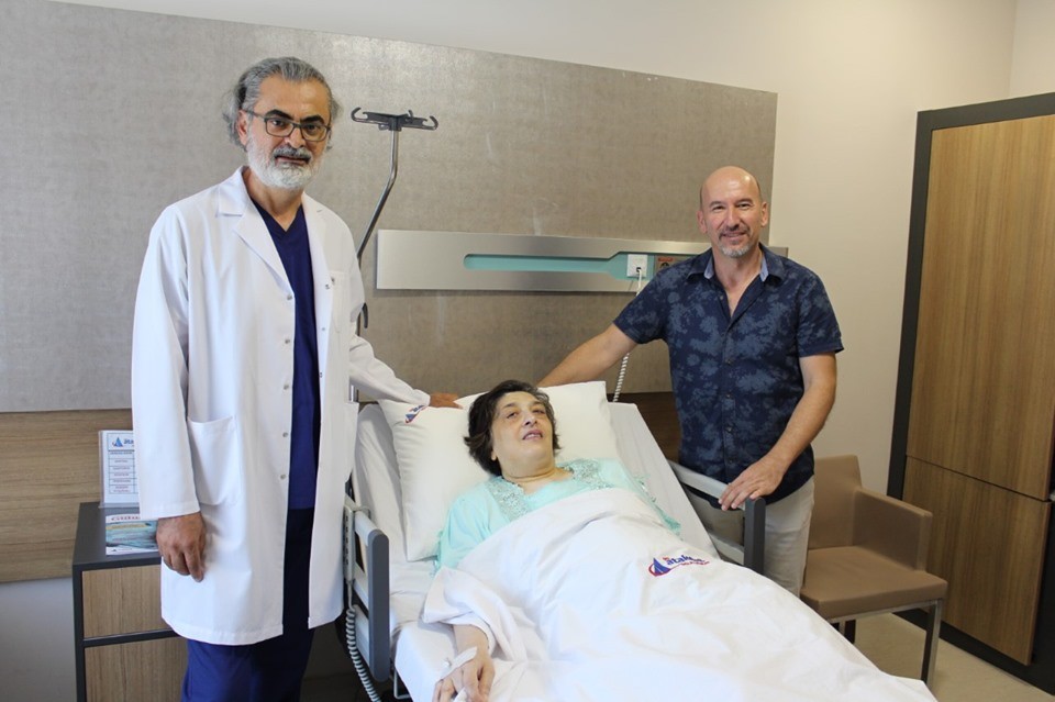 Karnından 10 kiloluk kist çıktı 