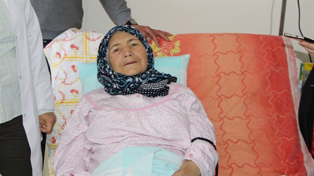 Karnından 15 kilogramlık kitle çıktı