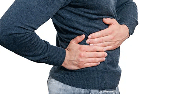 Karnınızda bu ağrı varsa aman dikkat! Karaciğerin bittiğinin habercisi