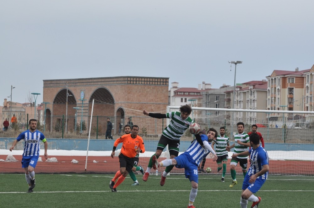Kars 36 Spor kendi evinde kaybetti 