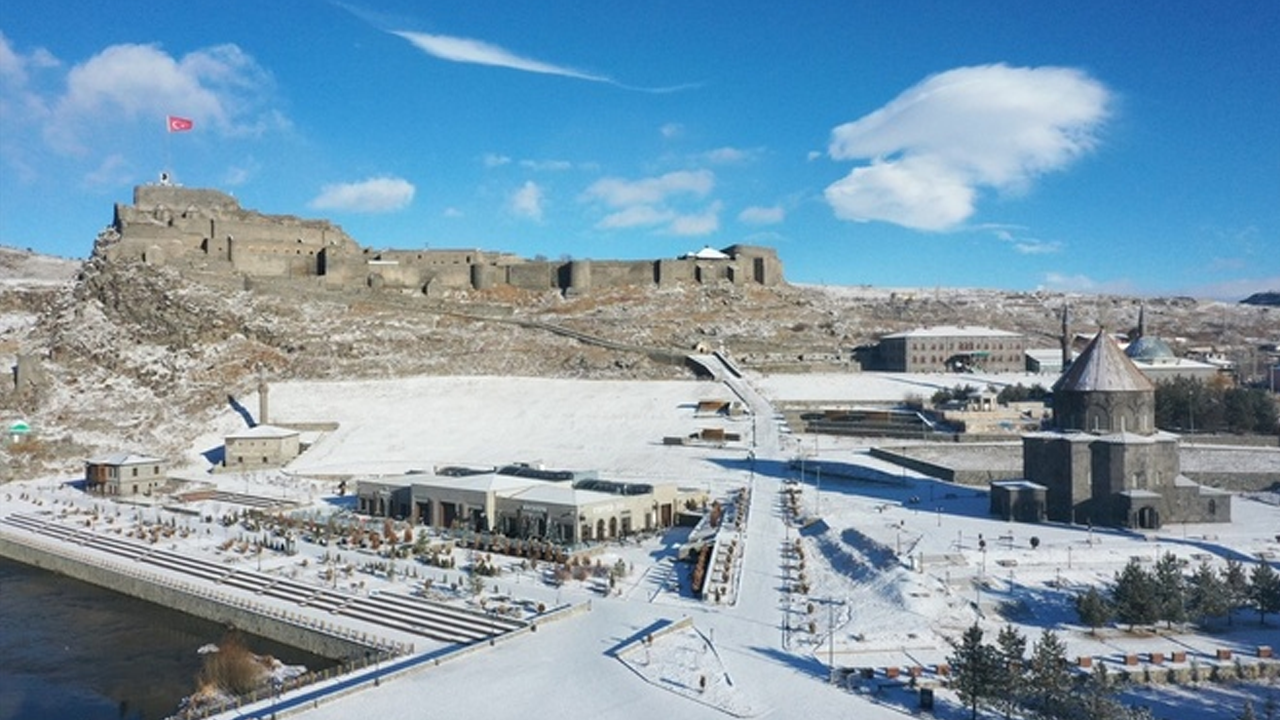 Kars, Ağrı ve Ardahan'da kar yerini soğuk havaya bıraktı