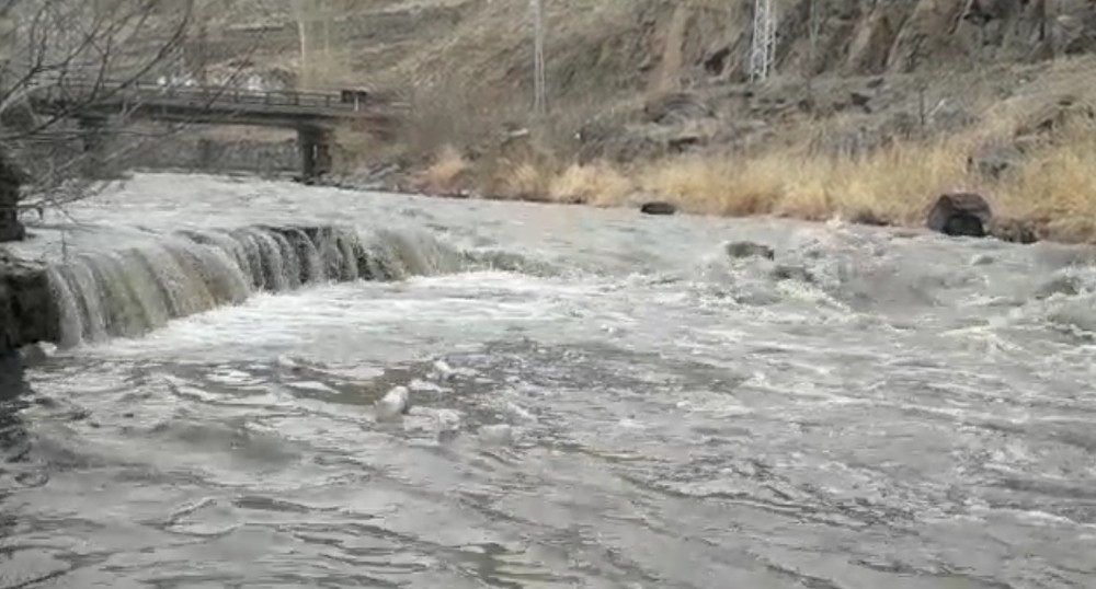 Kars Çayı taşmaya başladı 