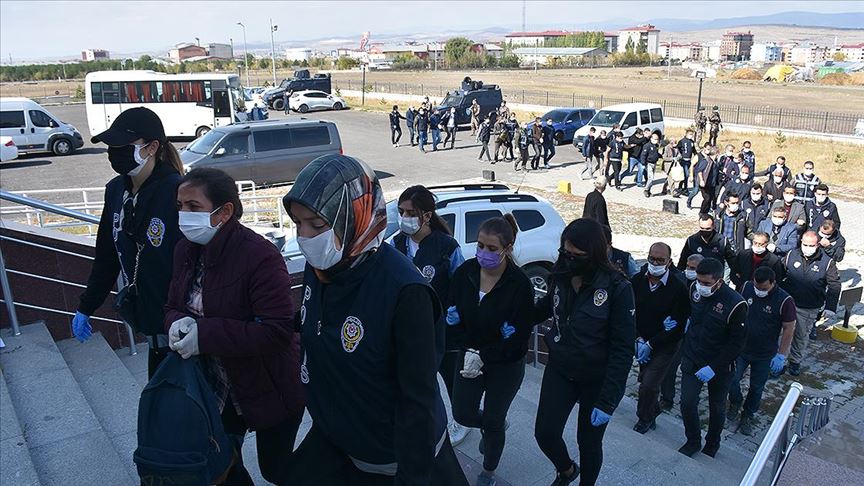 Kars merkezli operasyonda HDP'li belediye yöneticilerinin de aralarında bulunduğu 21 kişi adliyeye sevk edildi