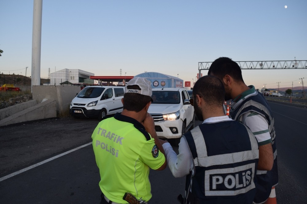 Kars polisi bayram tatilinde 5 bin kişiyi sorguladı 