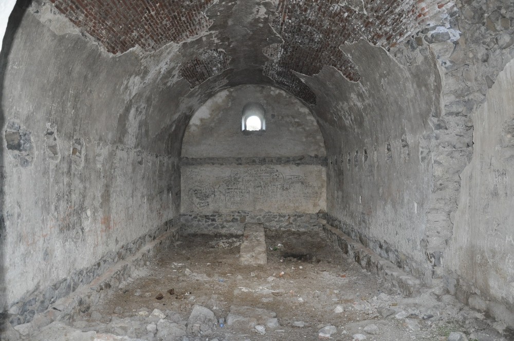 Kars tabyaları yok oluyor 