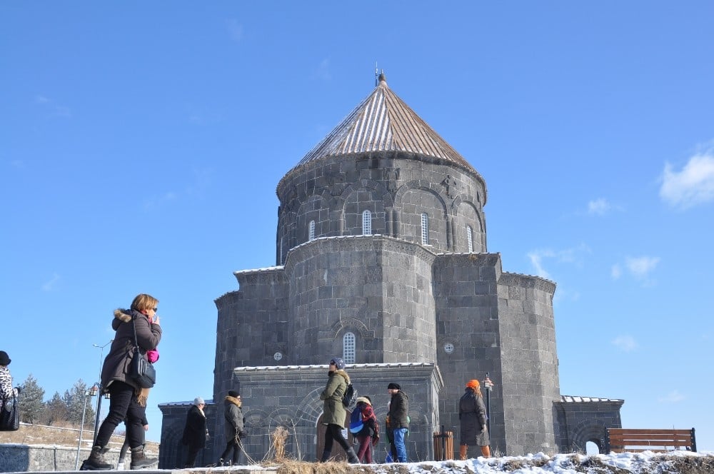Kars’a yerli ve yabancı turistlerden yoğun ilgi 