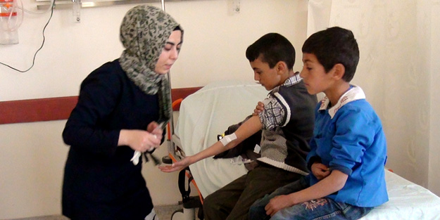 Kars'da 15 öğrenci zehirlendi