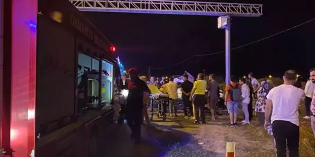 Karşı şeride geçen otomobilde bulunan 2 kişi hayatını kaybetti