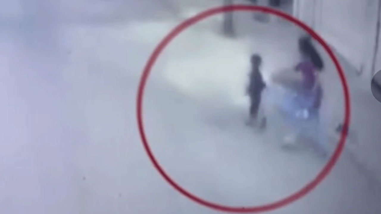 Karşıdan karşıya geçmek isteyen çocuk feci şekilde can verdi!