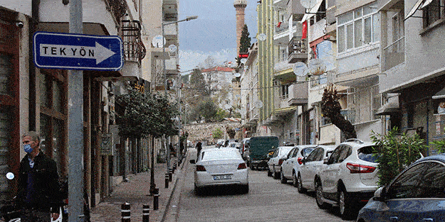 Karşılıklı tek yön çıkmaz sokak sürücüleri isyan ettirdi!