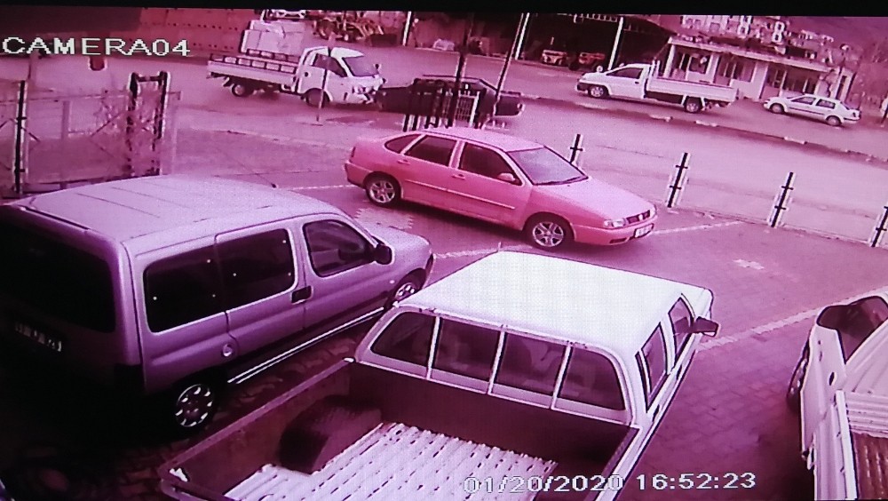 Karşılıksız aşk kazası güvenlik kamerasında 