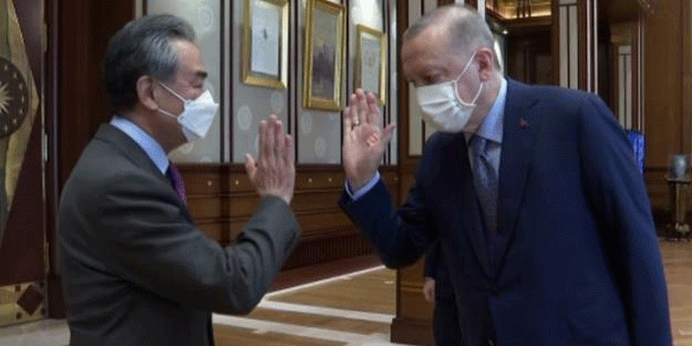 Karşısında Çinli bakan! Erdoğan selamlaşmaya farklı bir boyut kazandırdı