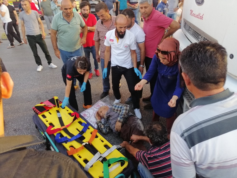 Karşıya geçerken kamyonun çarptığı yaşlı adam ağır yaralandı 