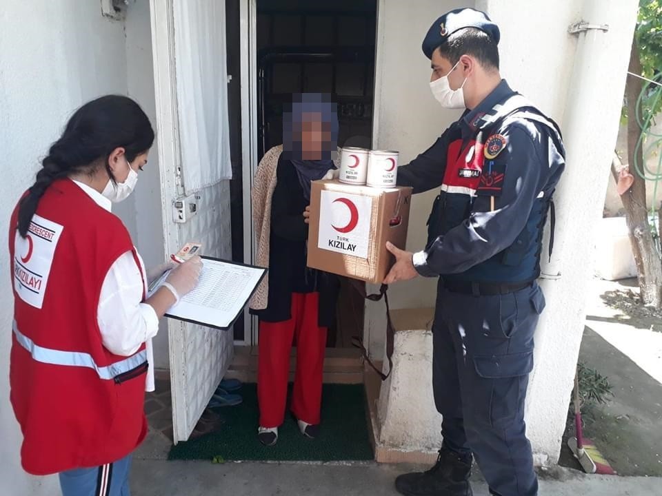 Karşıyaka’da 270 vatandaşa daha yardım götürüldü 