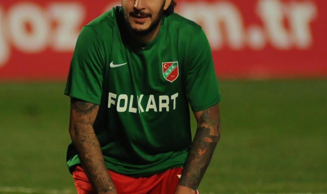 Karşıyaka'da Necati formayı unuttu