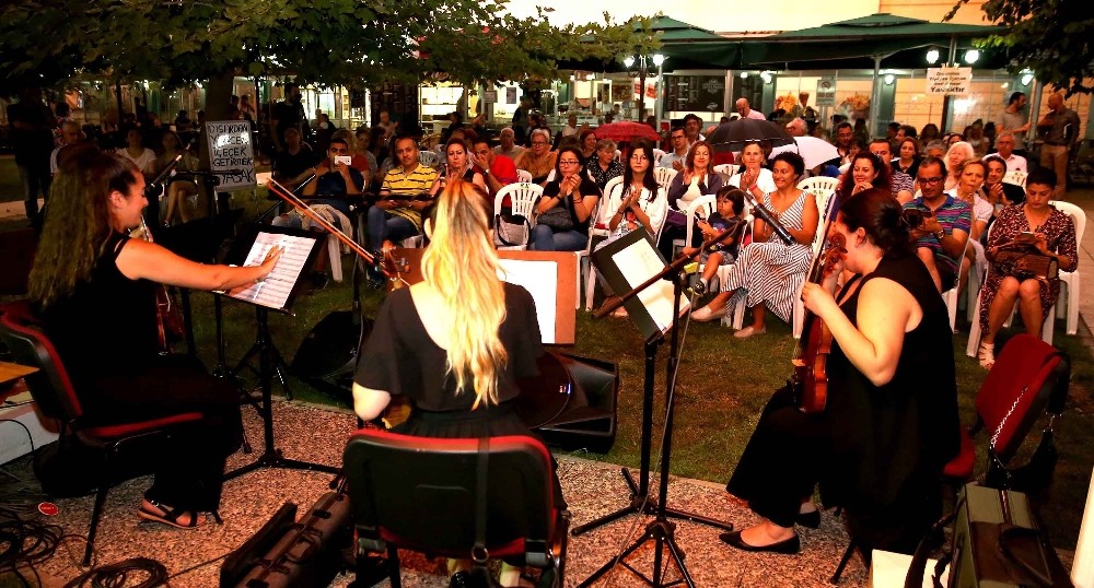 Karşıyaka’da sanat salondan sokağa taşındı 