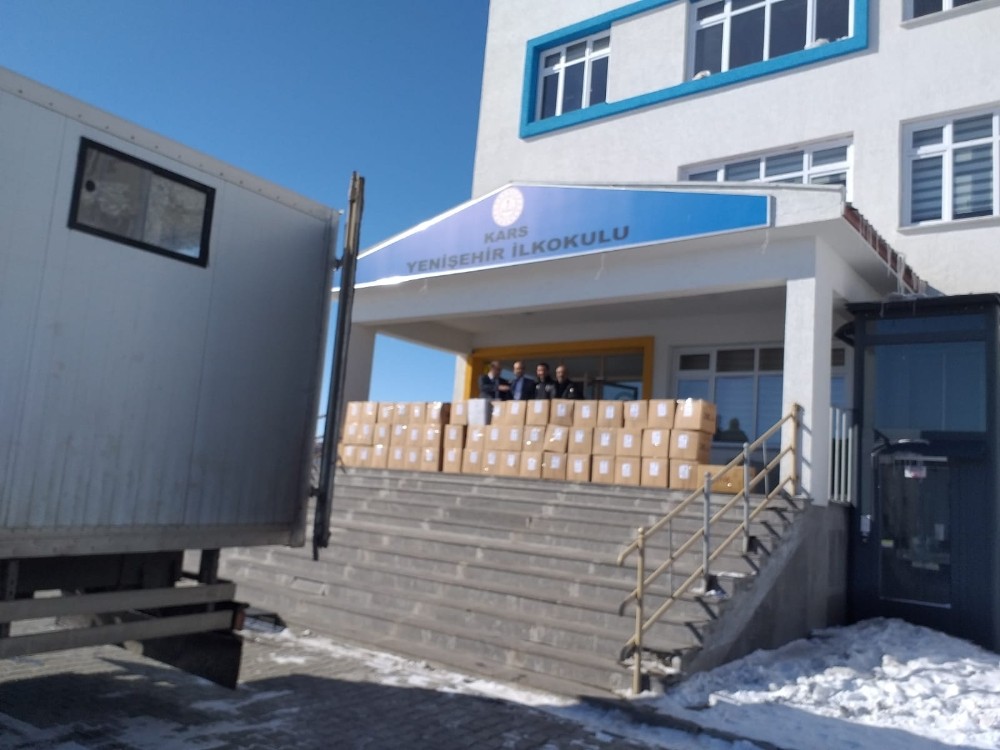 Karslı öğrencilerden Elazığ’a yardım desteği 