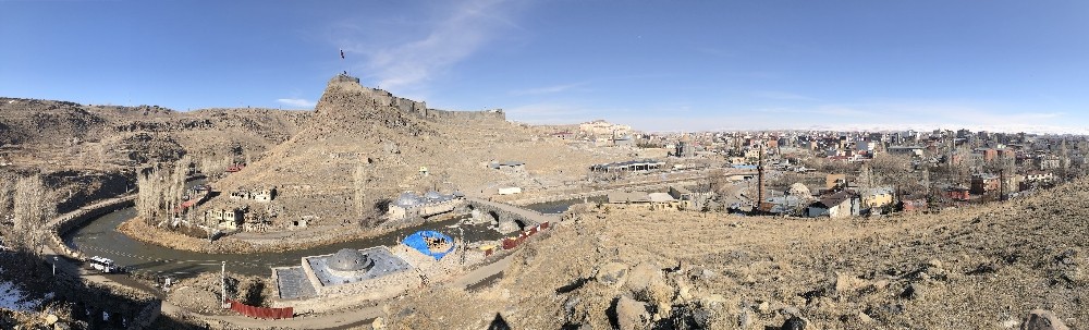 Kars’ta 19. yüzyılda yapılan tarihi binalar yok oluyor 