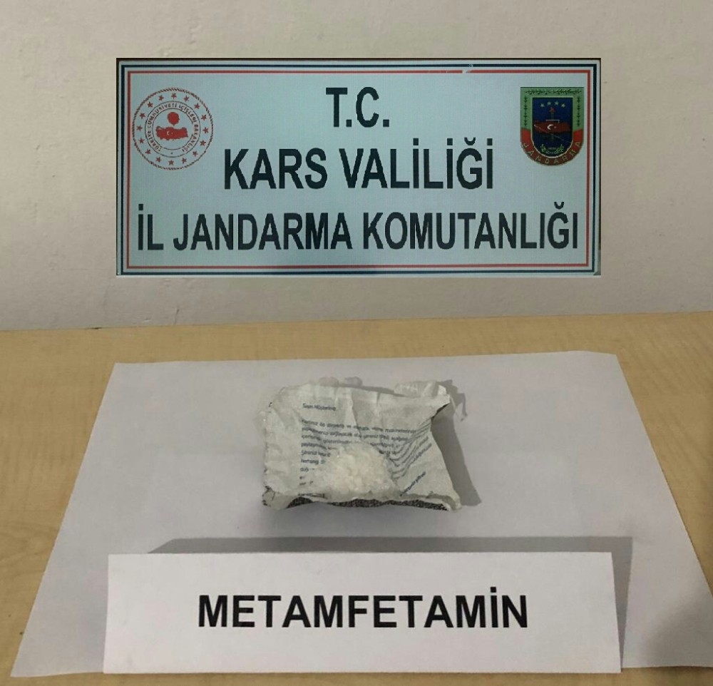 Kars’ta 2 kişi uyuşturucu maddeyle yakalandı 