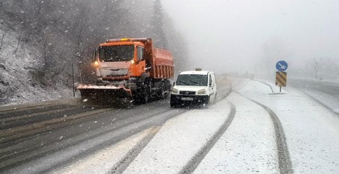 Kars’ta 39 köy yolu ulaşıma kar engeli