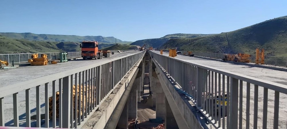 Kars’ta 513 metrelik viyadüğün yapımında sona gelindi 
